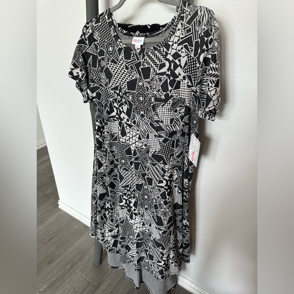 LuLaRoe NWT Carly HTF Stars B&W